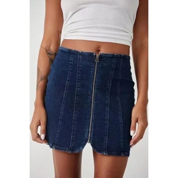 Free People OB1655382 Women's Sz 10 Deep Indigo Layla Zip Denim Mini Skirt - Picture 6 of 7